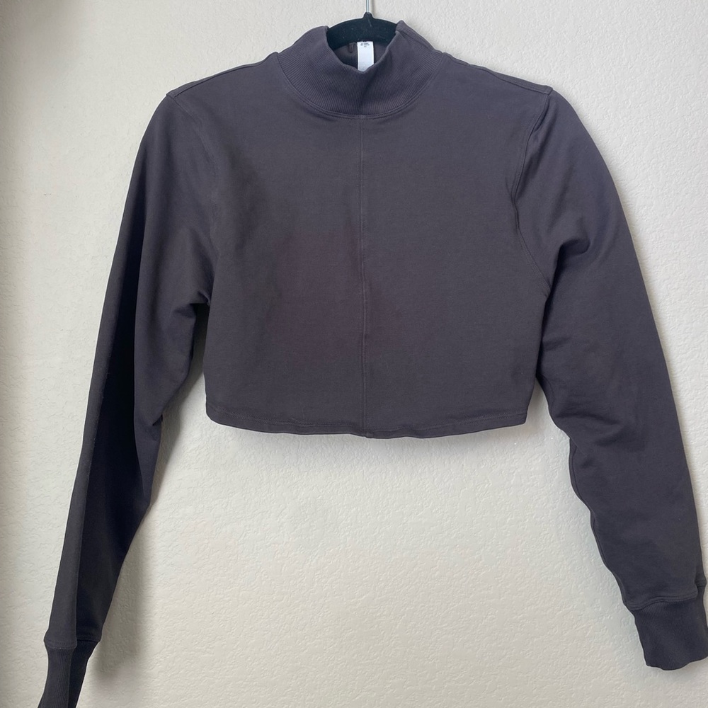 Black long sleeve cropped open back Lululemon top - size 4